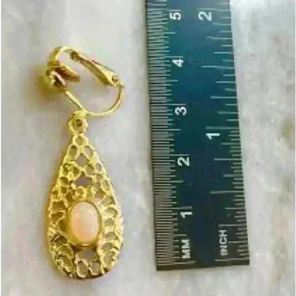 Vintage Elizabeth Farrell Gold Tone Drop Clip On Opal Earrings - Picture 4 of 4